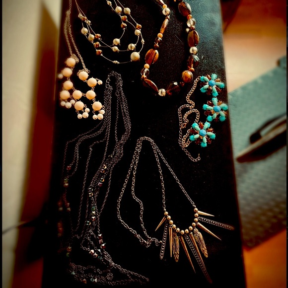 SOLD Bundle of assorted accent statement necklaces - Picture 2 of 16